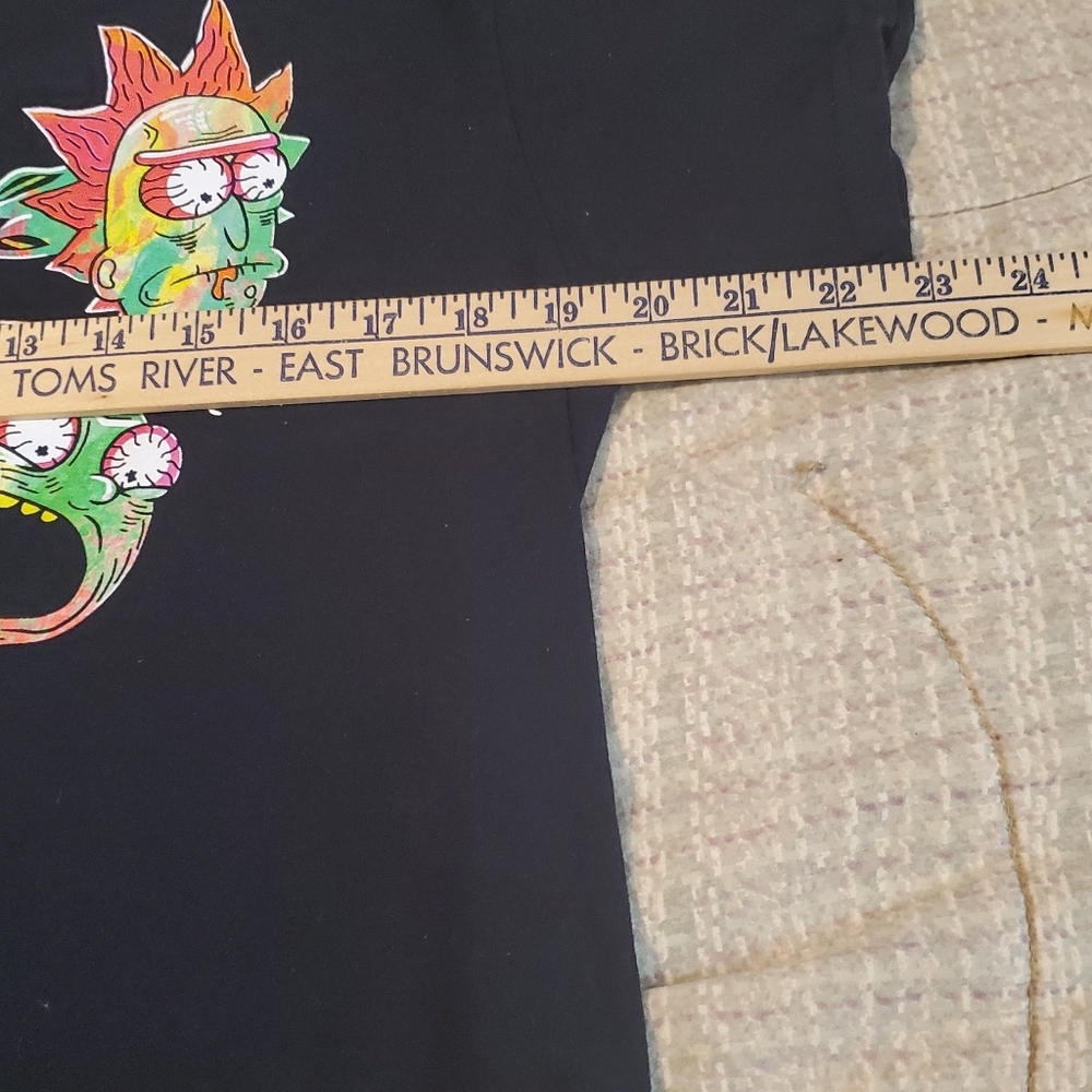 Rick And Morty Adult Size M Black Graphic Tee Trippy Zombie Skull - Picture 6 of 7